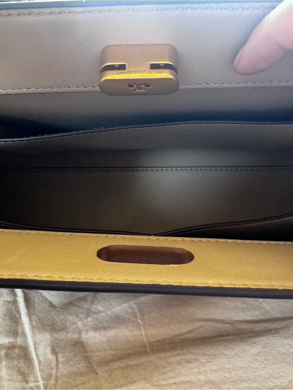 Tory Burch Small Lee Radzwill Bag in Smooth Leather - Picture 9 of 11